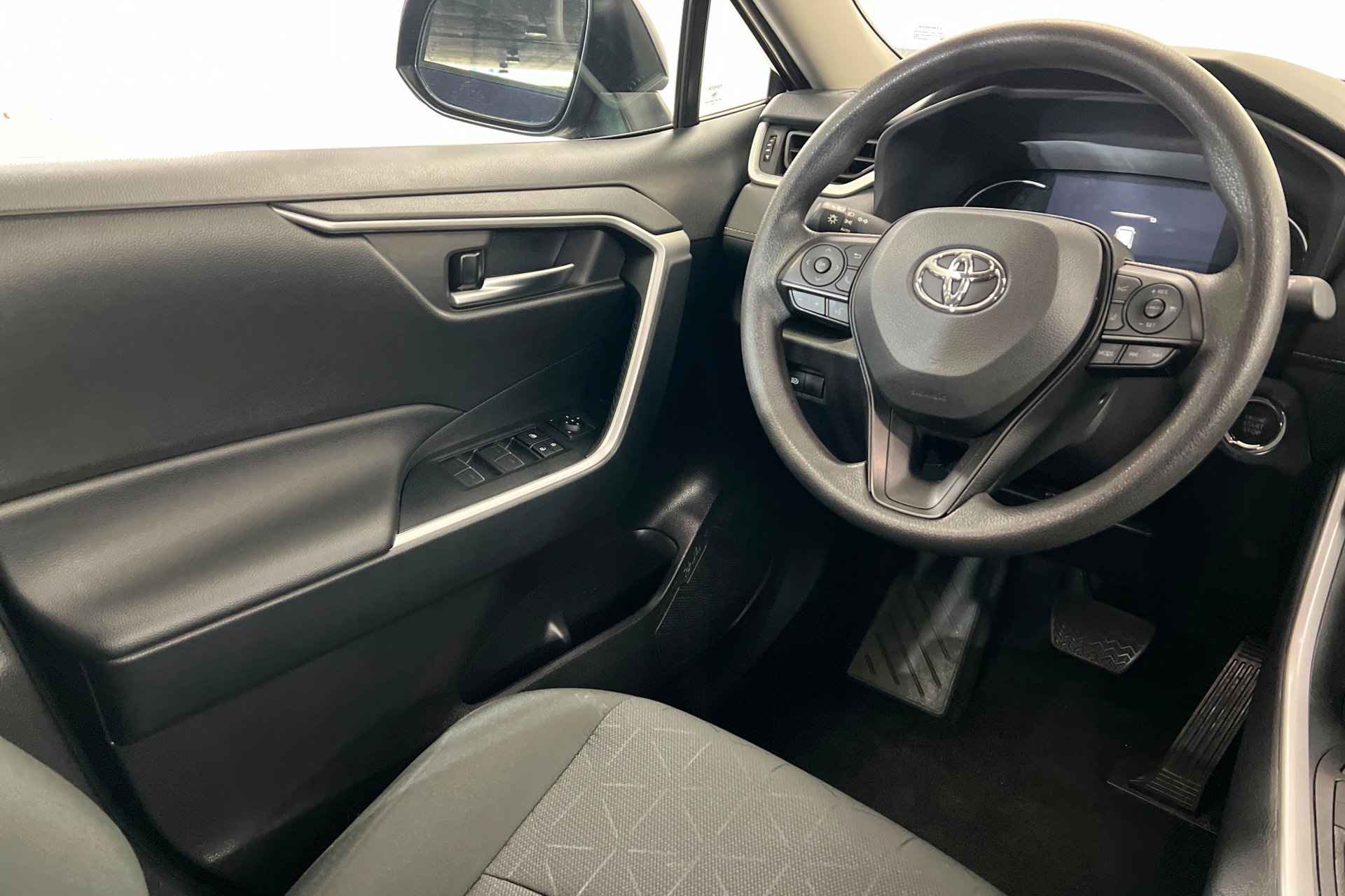 Certified 2025 Toyota RAV4 XLE AWD/4WD image 12