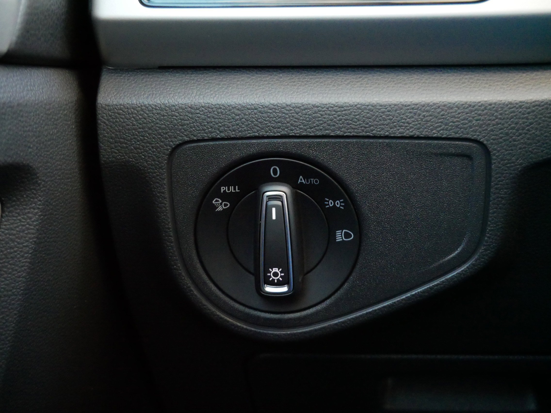 Certified 2023 Volkswagen Atlas SEL R-Line image 27