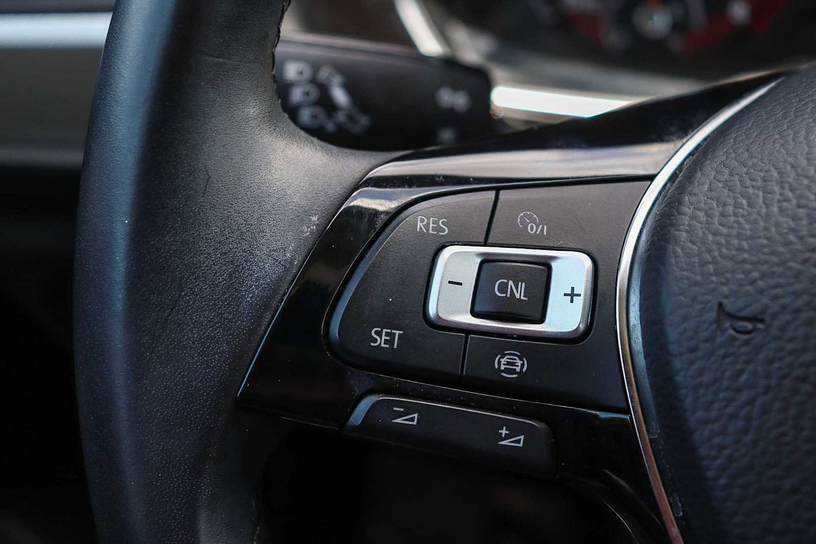 Used 2019 Volkswagen Jetta SE w/ Cold Weather Package FWD image 23