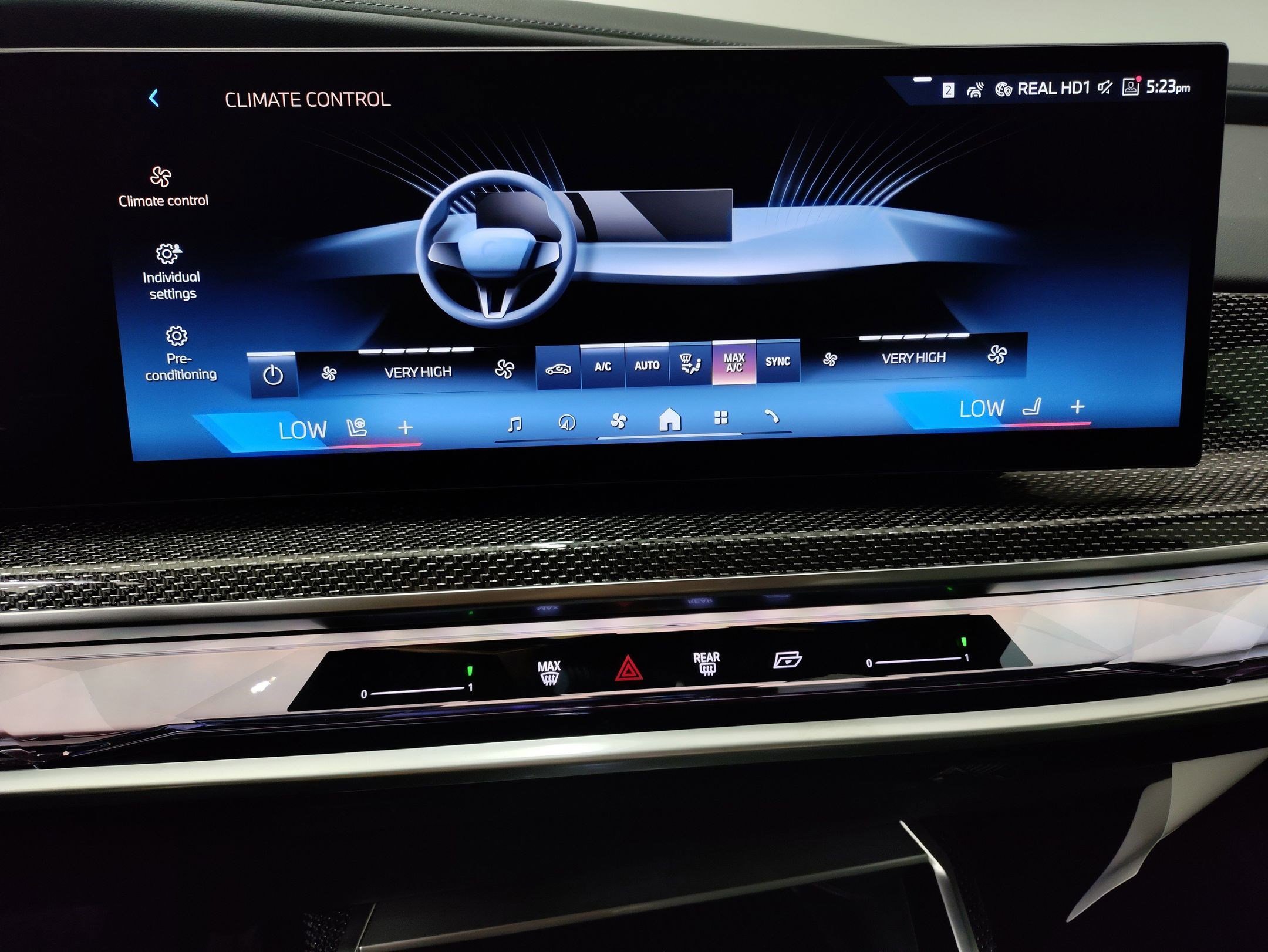 New 2026 BMW 750e xDrive image 18