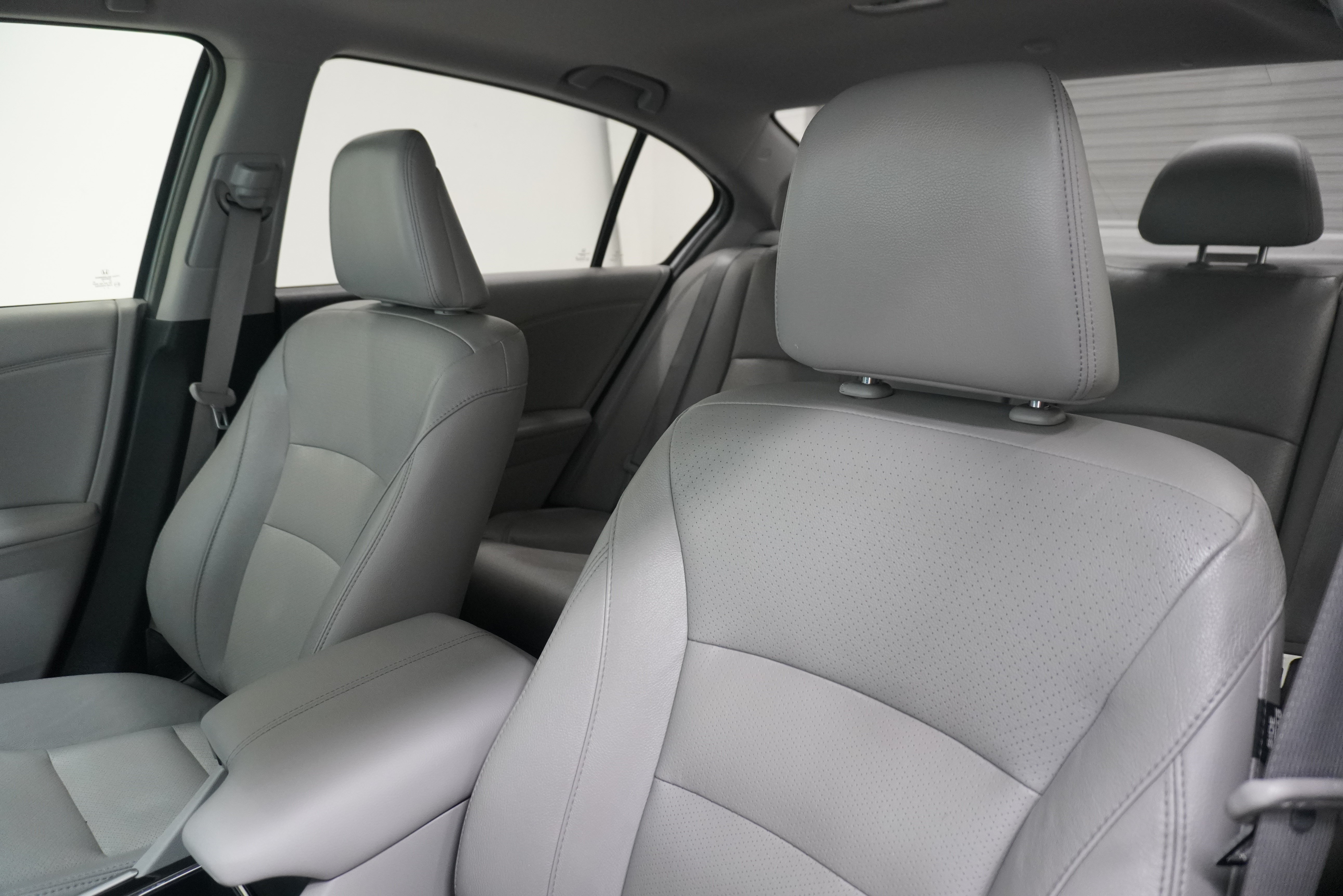 Used 2017 Honda Accord EX-L image 11