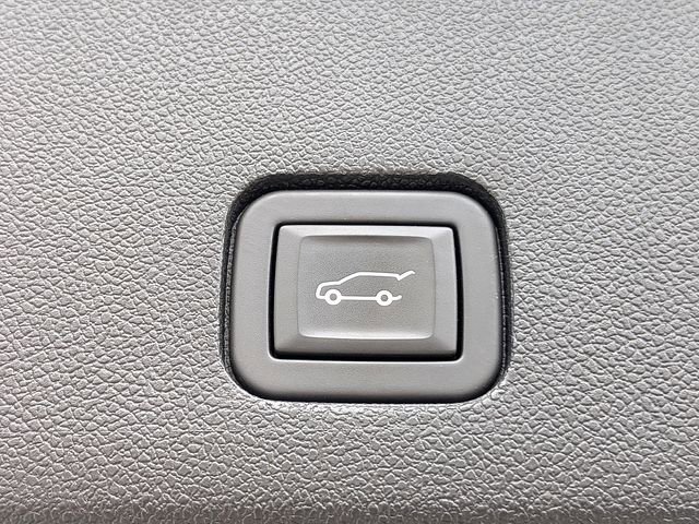 Certified 2024 Cadillac XT6 Premium Luxury AWD/4WD image 13