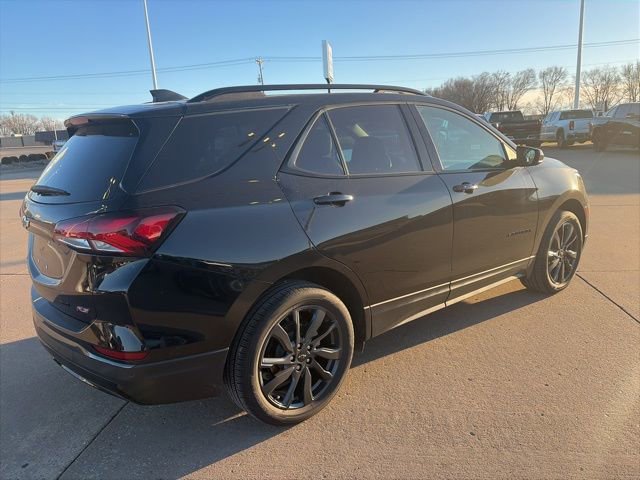 Used 2022 Chevrolet Equinox RS w/ LPO, Floor Liner Package image 3