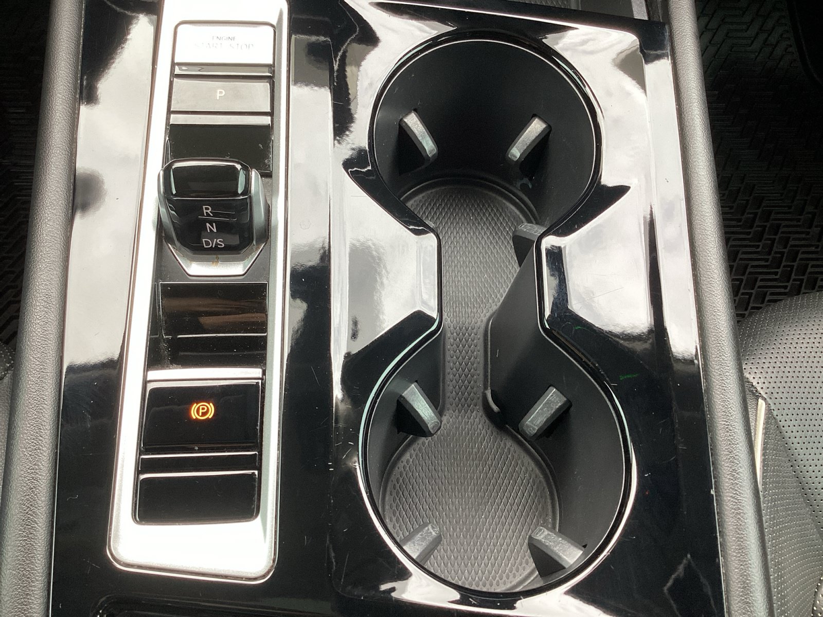 Used 2024 Volkswagen Atlas SEL Premium R-Line AWD/4WD image 27