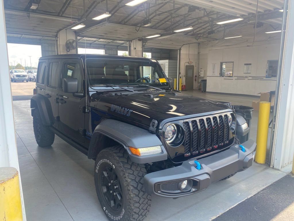Used 2023 Jeep Wrangler Unlimited w/ Cold Weather Group AWD/4WD image 1