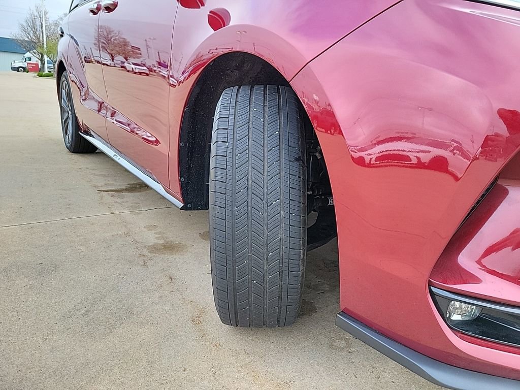 Used 2025 Toyota Sienna XSE image 19