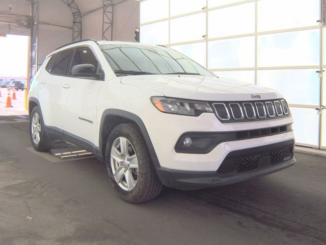 Used 2022 Jeep Compass Latitude image 3