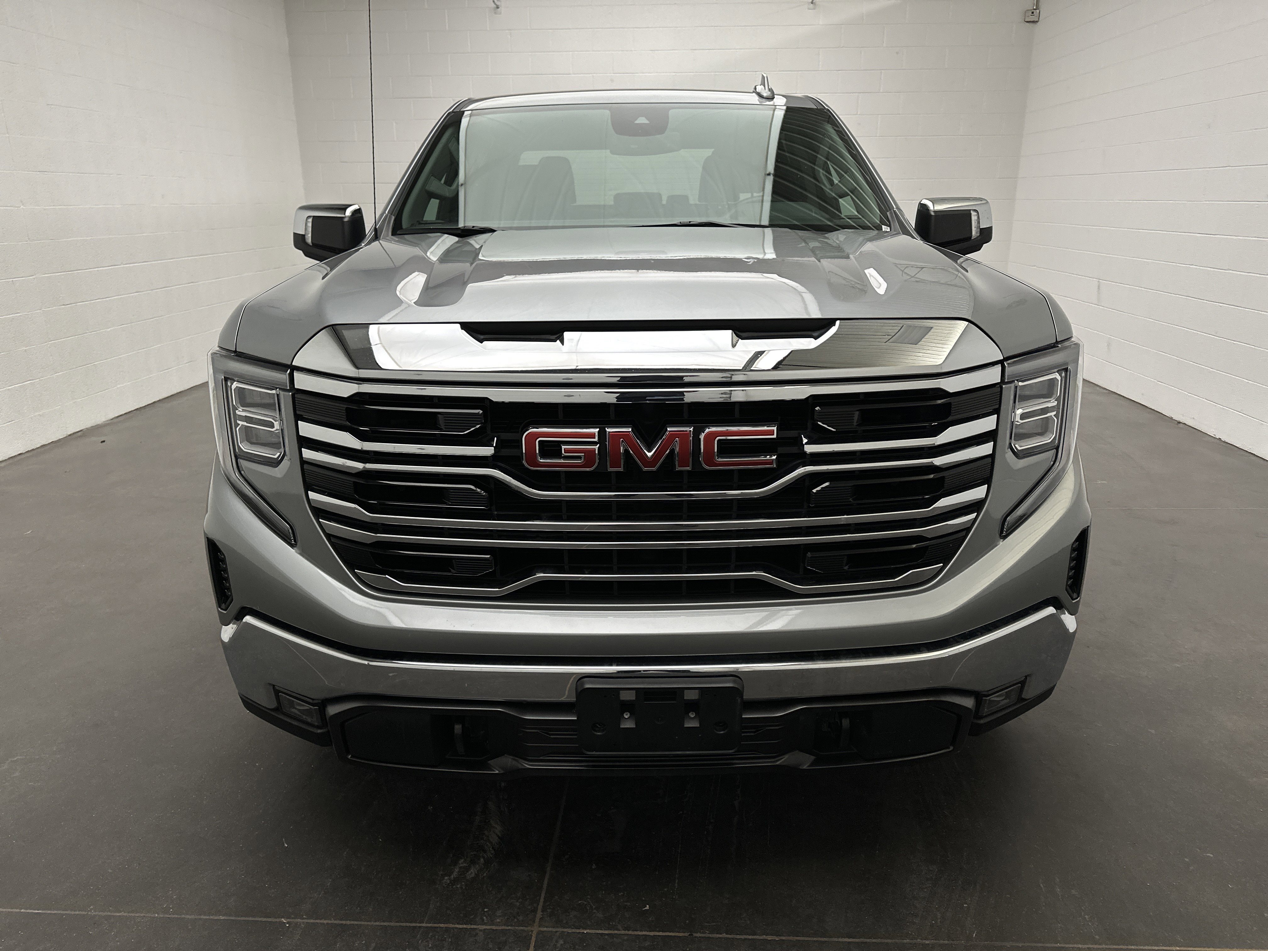 Used 2025 GMC Sierra 1500 SLT image 3