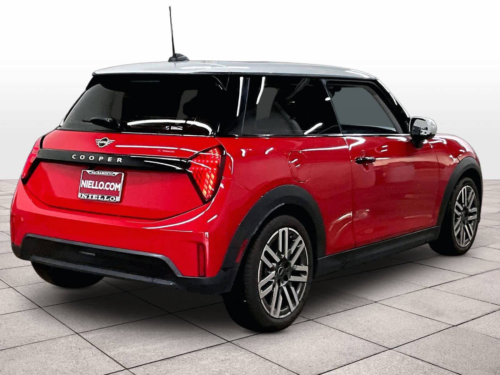 Used 2025 MINI Cooper 2-Door Hardtop image 14