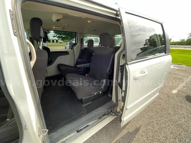 Used 2013 Dodge Grand Caravan SE FWD image 22