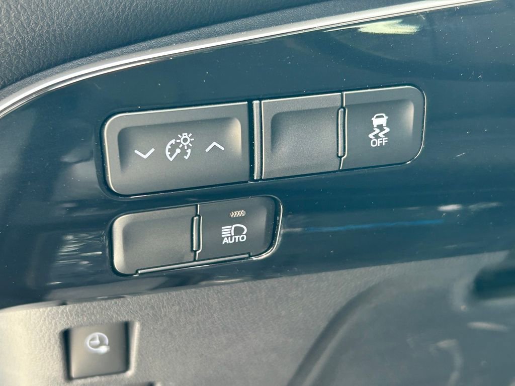 Used 2022 Toyota Prius Prime LE FWD image 23
