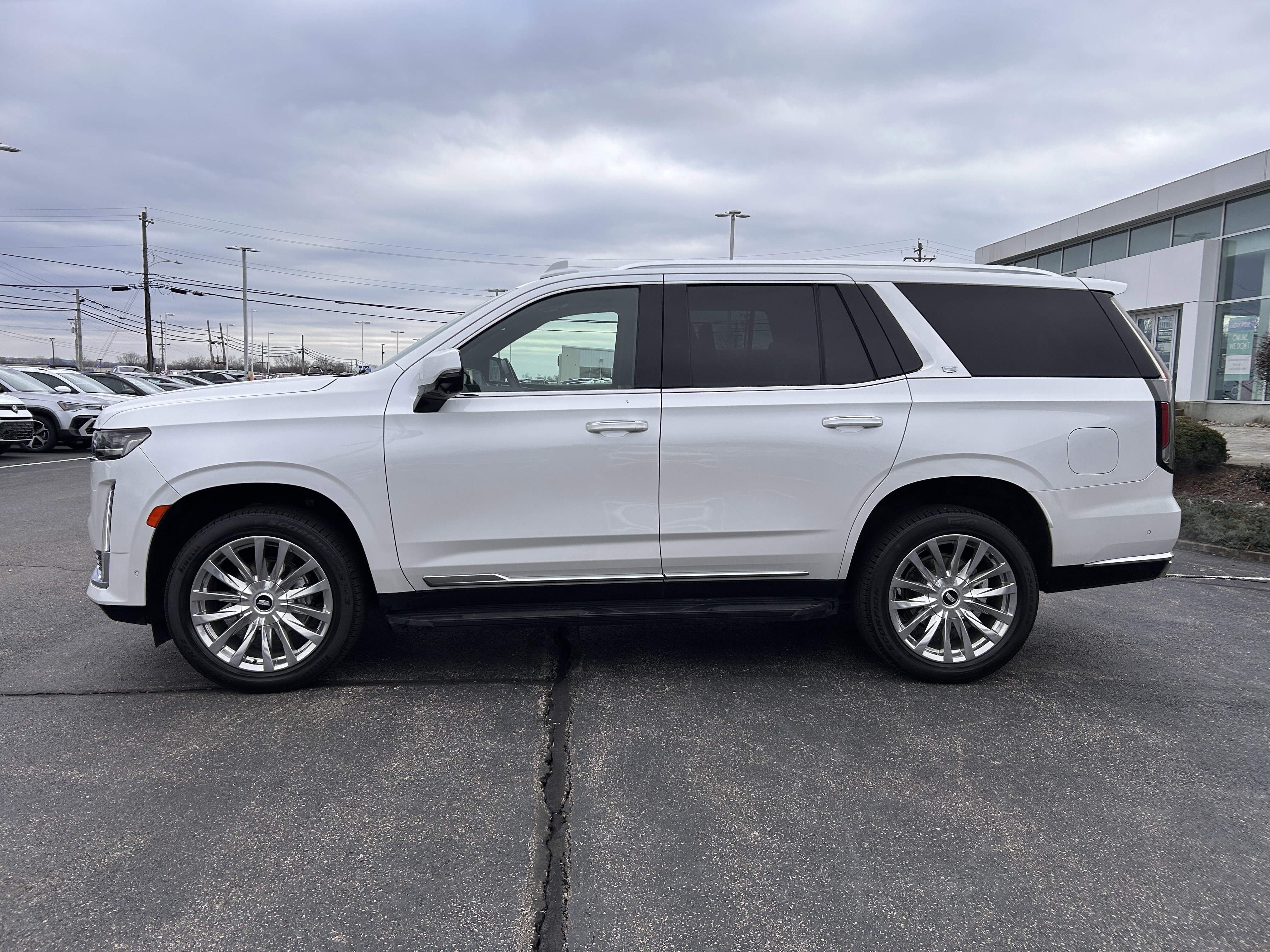 Used 2021 Cadillac Escalade Premium Luxury image 4