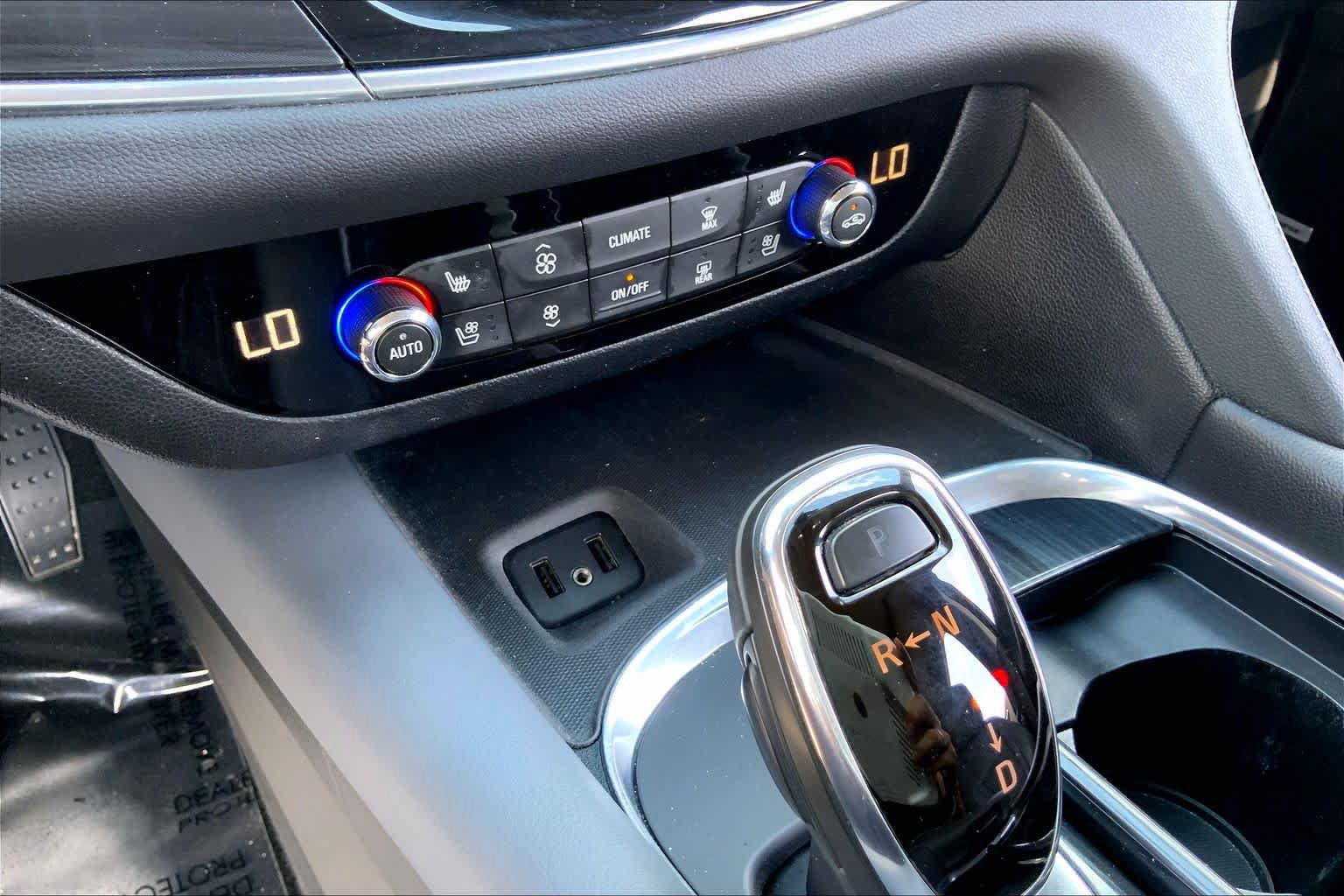 Used 2018 Buick Enclave Premium w/ Experience Buick Package FWD image 32