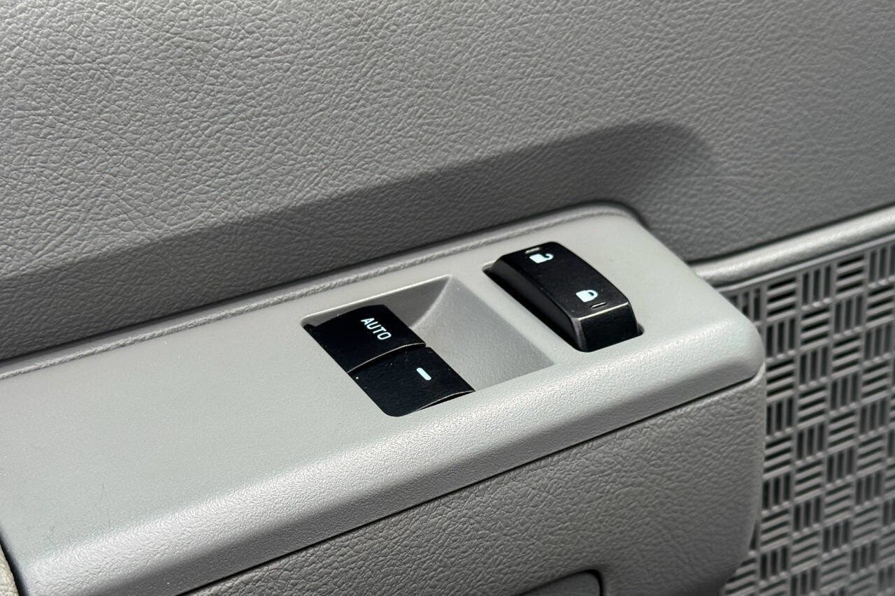 Used 2022 Ford E-350 and Econoline 350 Super Duty w/ Power Windows & Locks Group RWD image 25