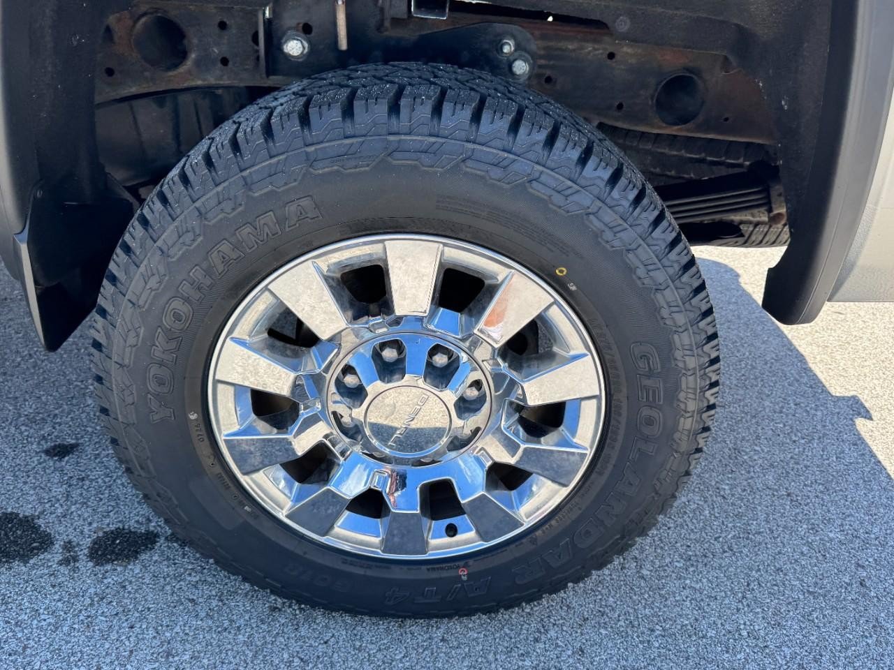Used 2019 GMC Sierra 2500 Denali w/ Duramax Plus Package AWD/4WD image 7
