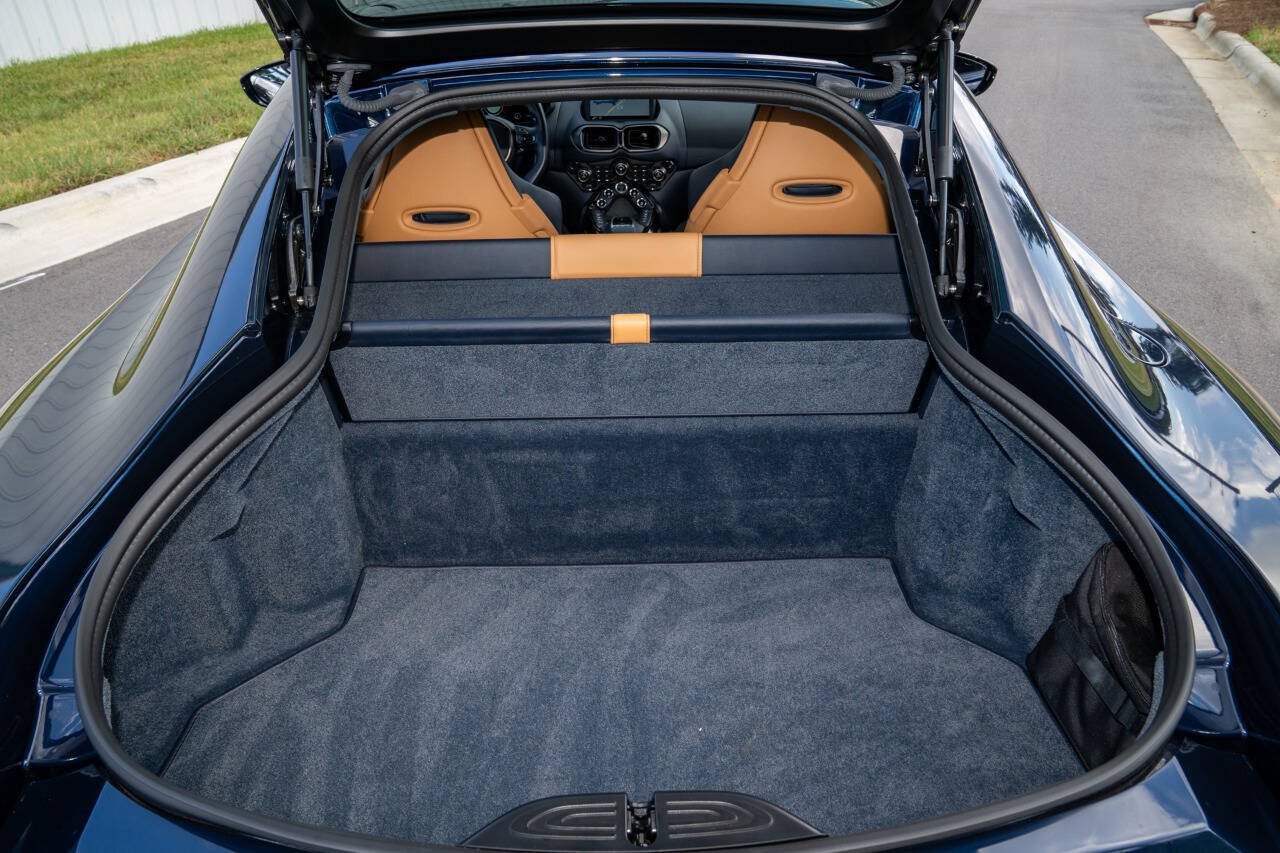 Used 2020 Aston Martin V8 Vantage Coupe RWD image 56