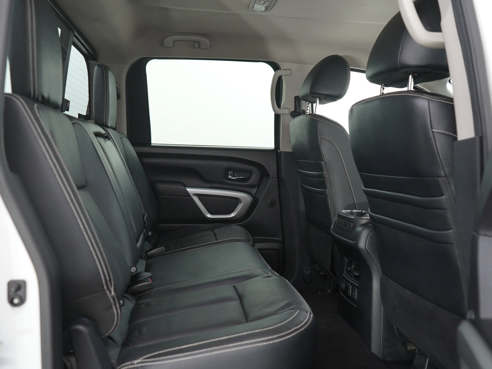 Used 2017 Nissan Titan PRO-4X AWD/4WD image 11