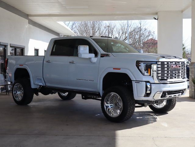 Used 2026 GMC Sierra 2500 Denali w/ Denali Reserve Package AWD/4WD image 8