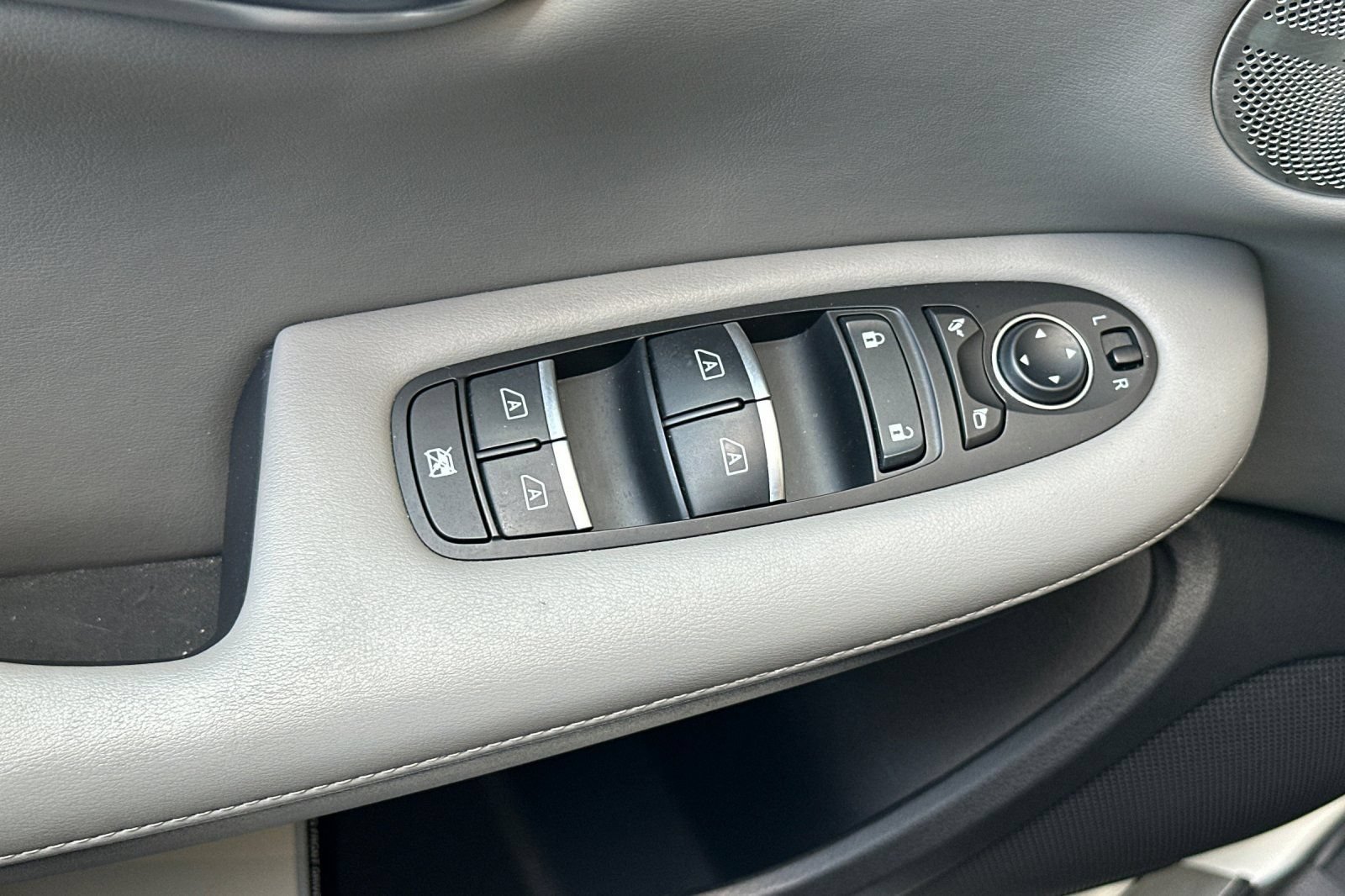 Used 2023 INFINITI QX50 Luxe FWD image 12