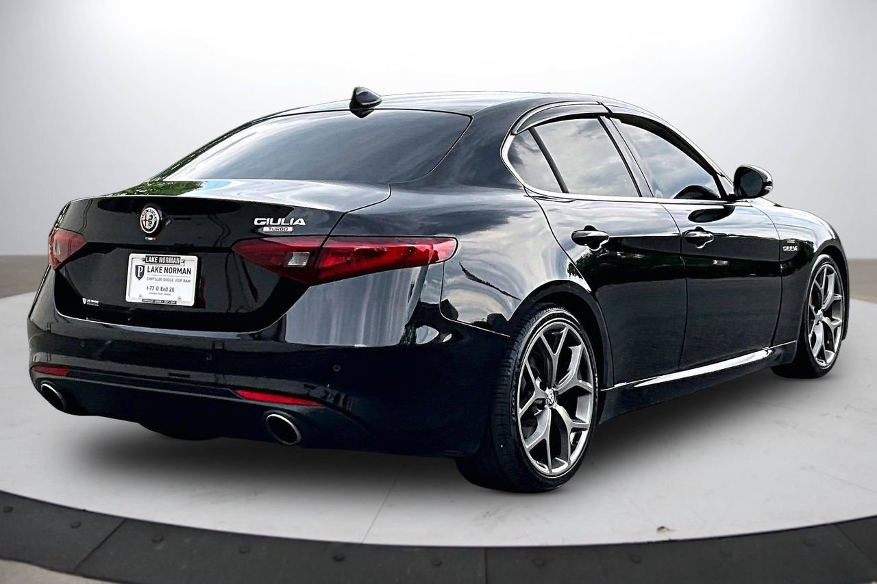 Used 2019 Alfa Romeo Giulia RWD image 9