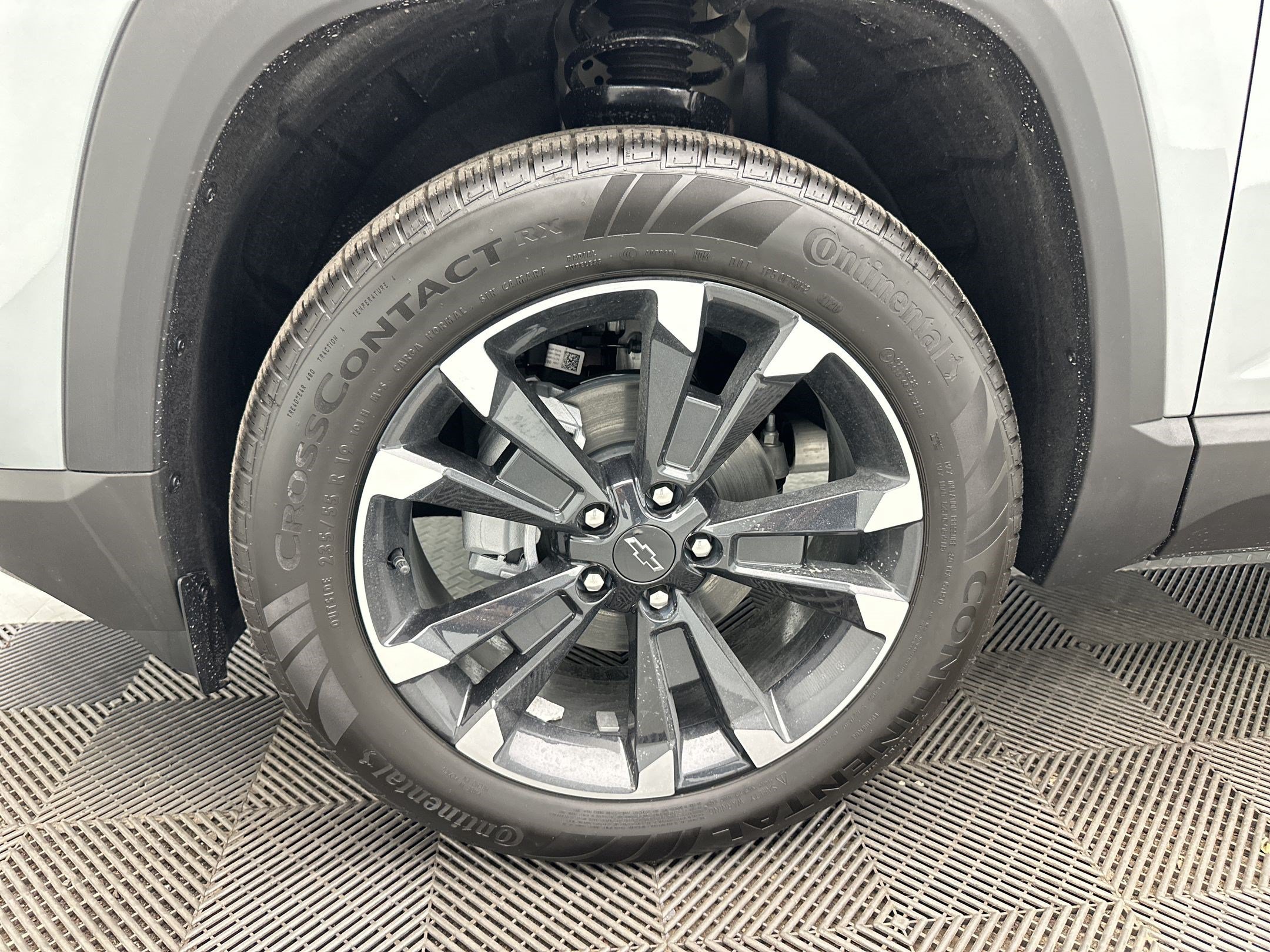 New 2027 Chevrolet Equinox RS w/ LPO, Floor Liner Package AWD/4WD image 13
