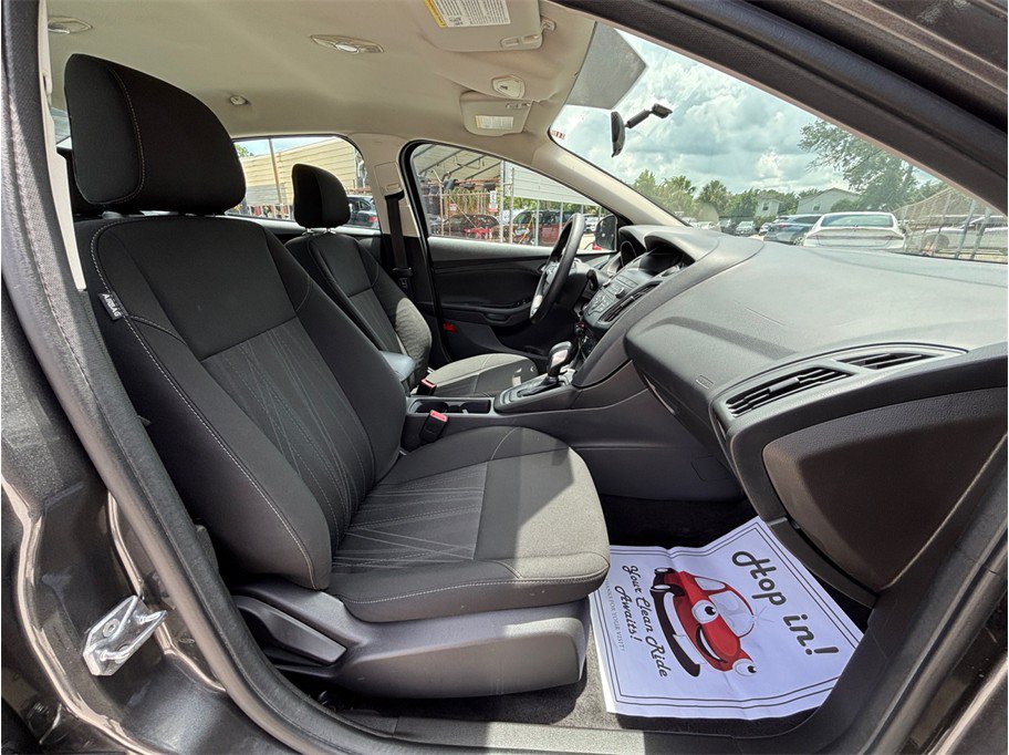 Used 2018 Ford Focus SE FWD image 30