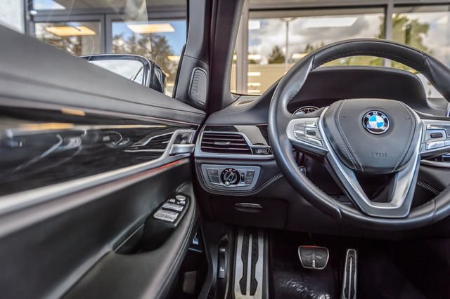 Used 2019 BMW 740i w/ M Sport Package RWD image 27