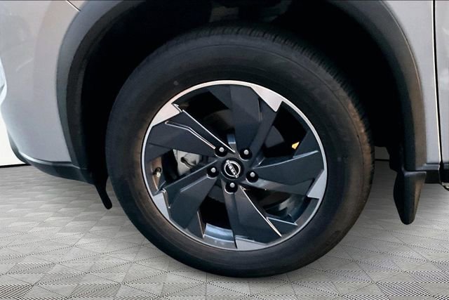 Used 2024 Nissan Rogue SV w/ SV Premium Package image 22