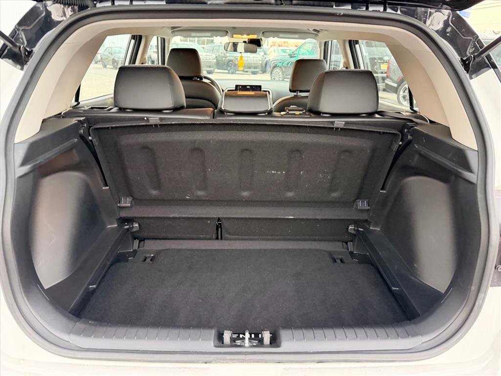 Used 2025 Hyundai Venue Limited image 27