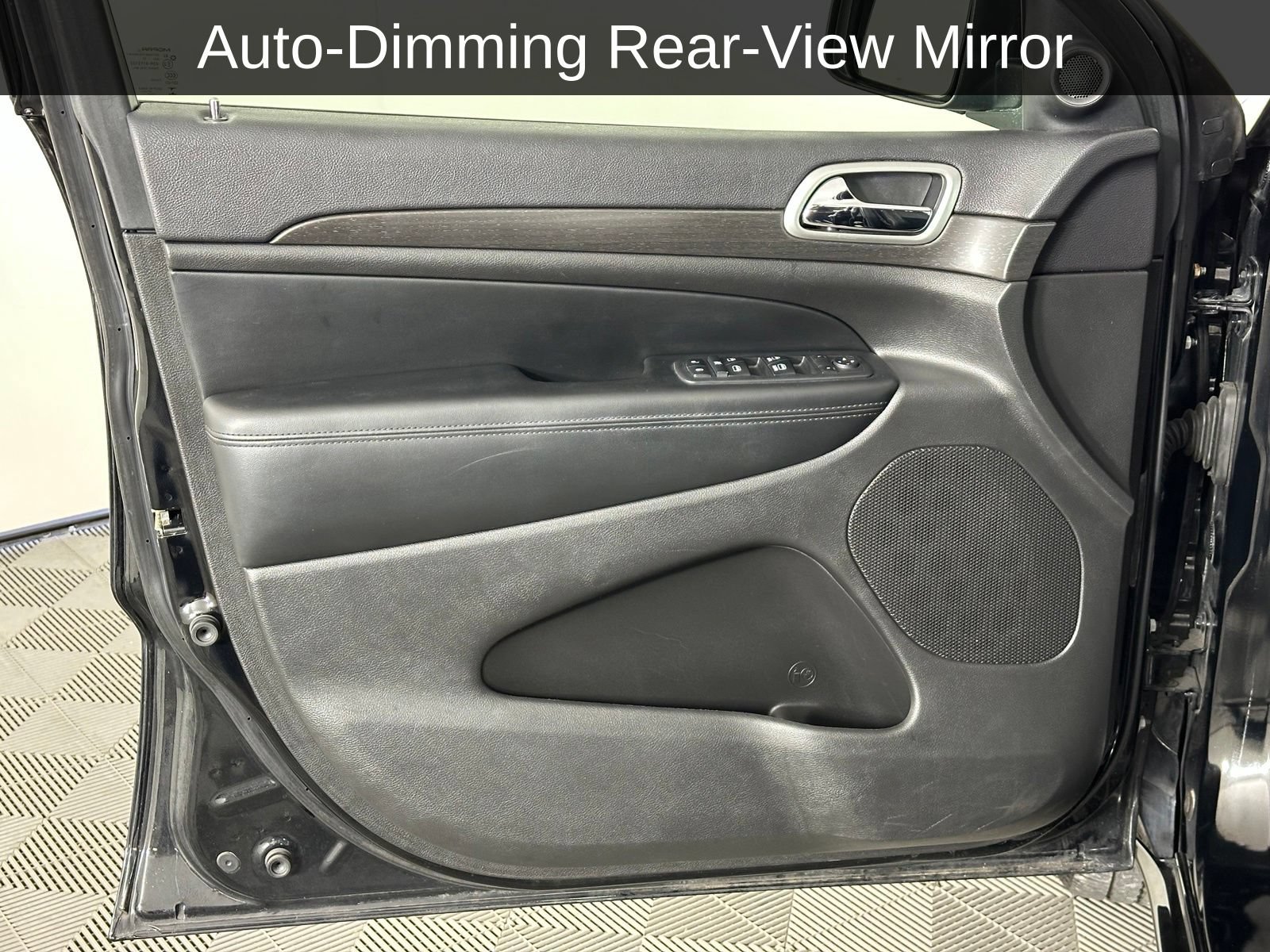 Used 2018 Jeep Grand Cherokee Altitude RWD image 28