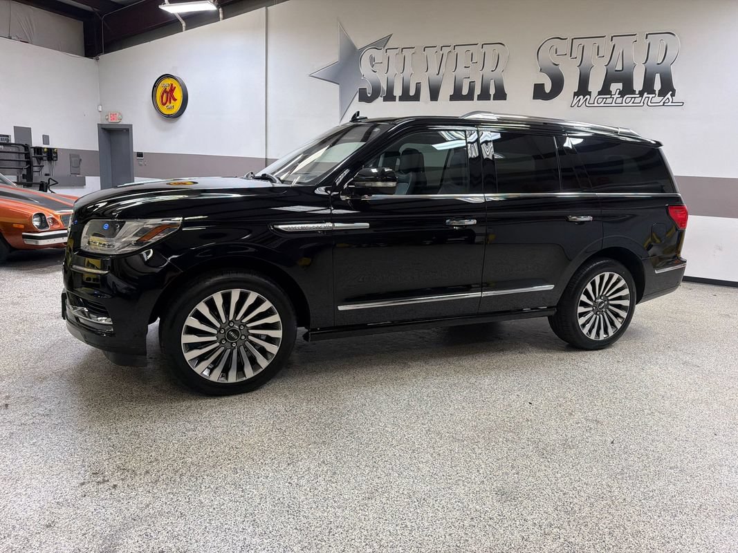 Used 2018 Lincoln Navigator Reserve w/ Technology Package AWD/4WD image 2
