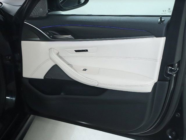 Certified 2023 BMW 540i xDrive w/ Executive Package image 35