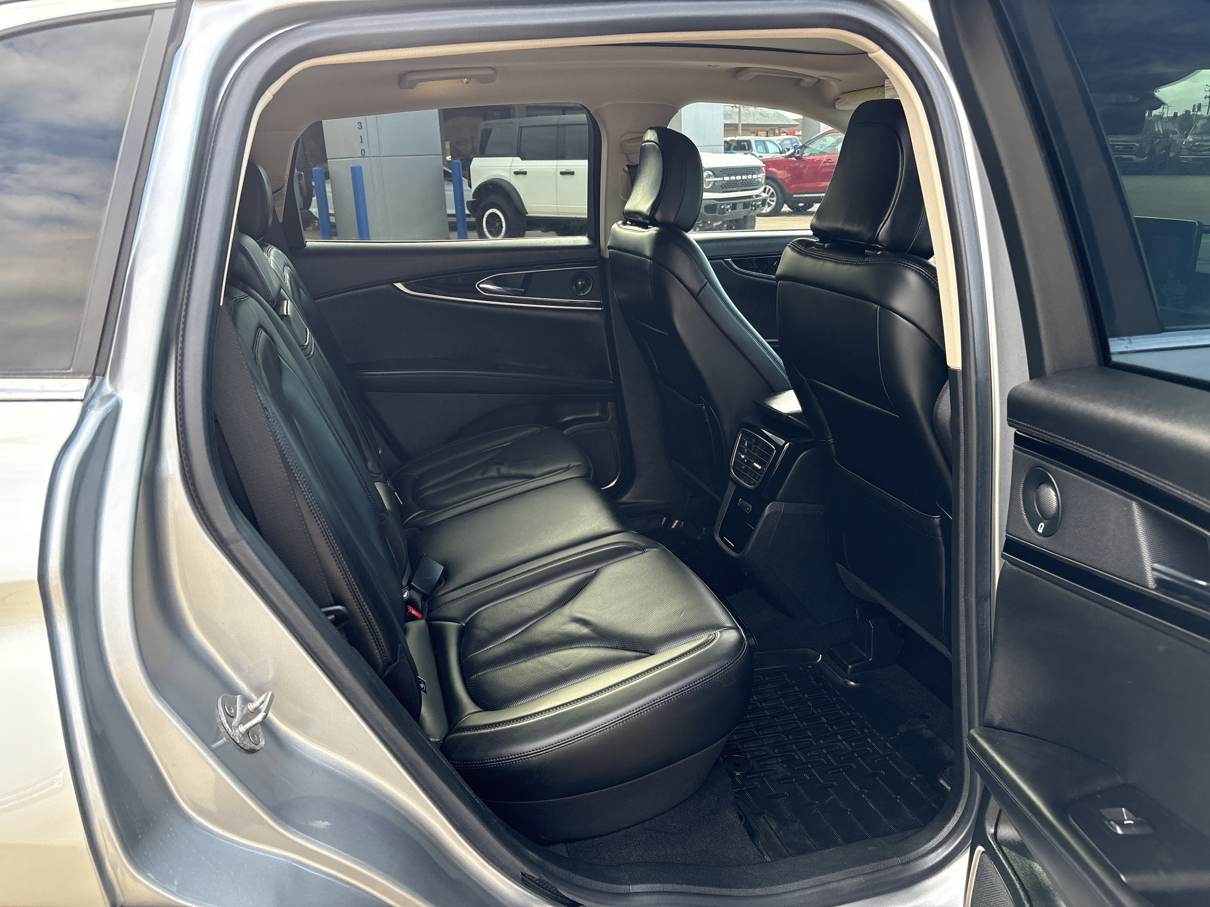 Used 2023 Lincoln Nautilus Reserve image 7