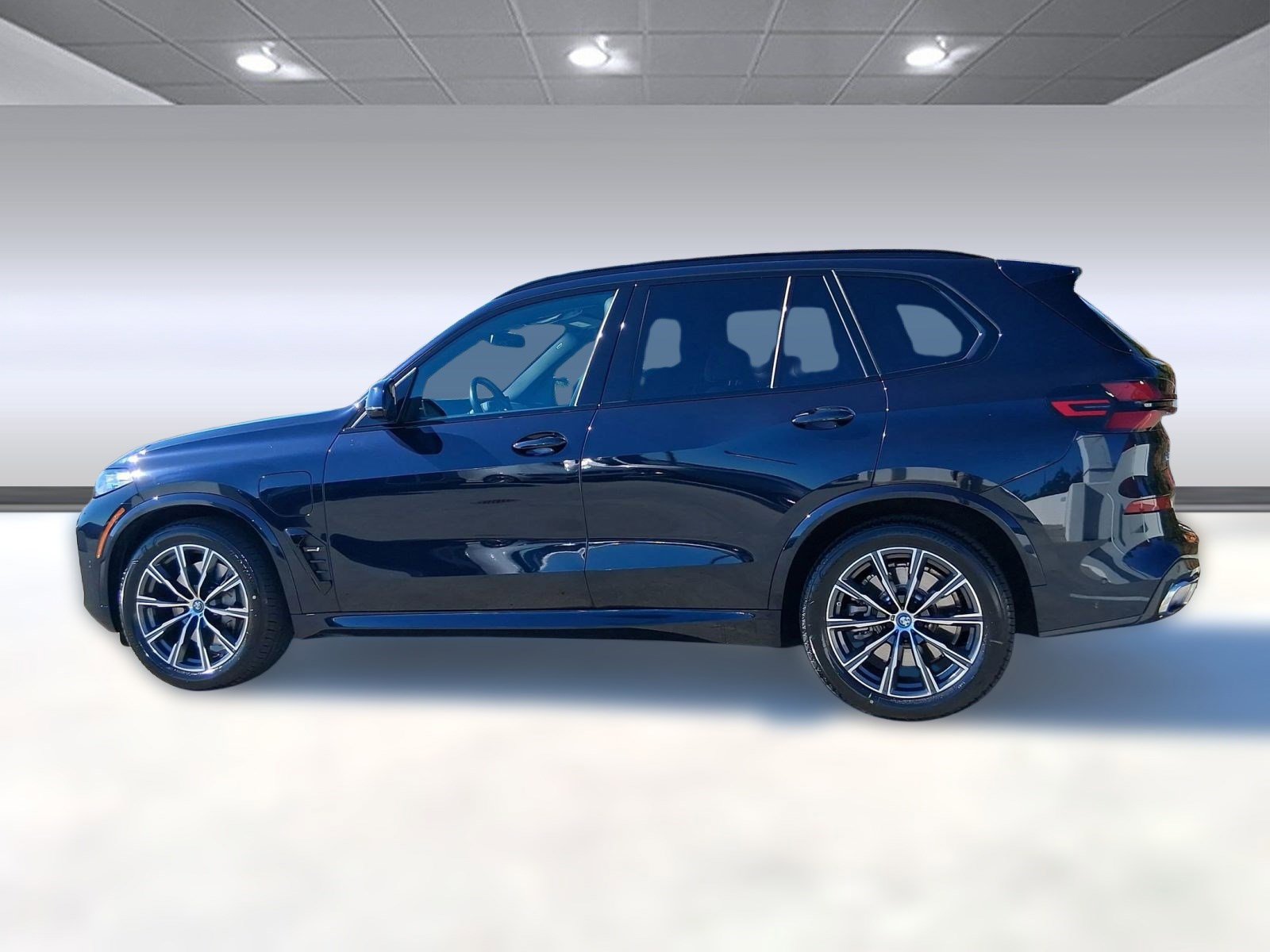Certified 2024 BMW X5 xDrive50e w/ M Sport Package image 2