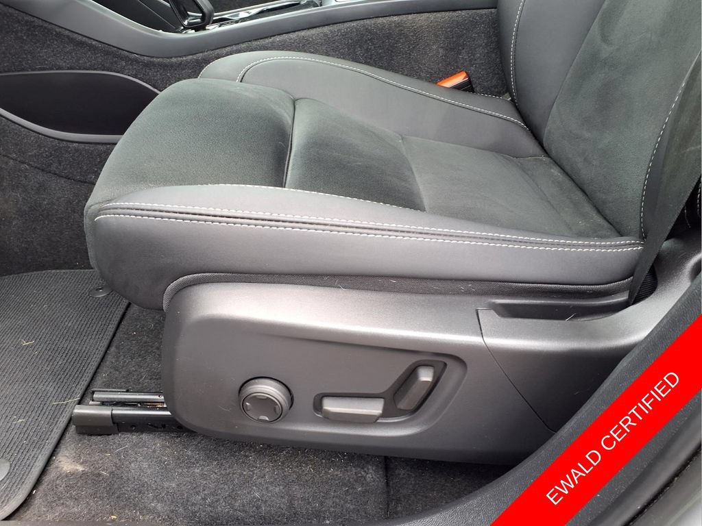 Used 2023 Volvo XC40 Recharge Plus AWD/4WD image 11