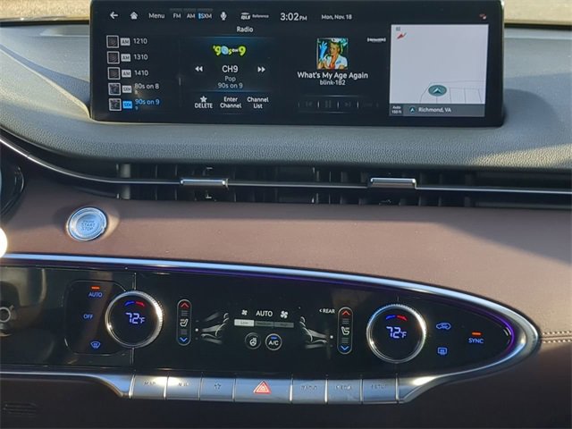 Used 2023 Genesis GV70 2.5T w/ Advanced Package image 17