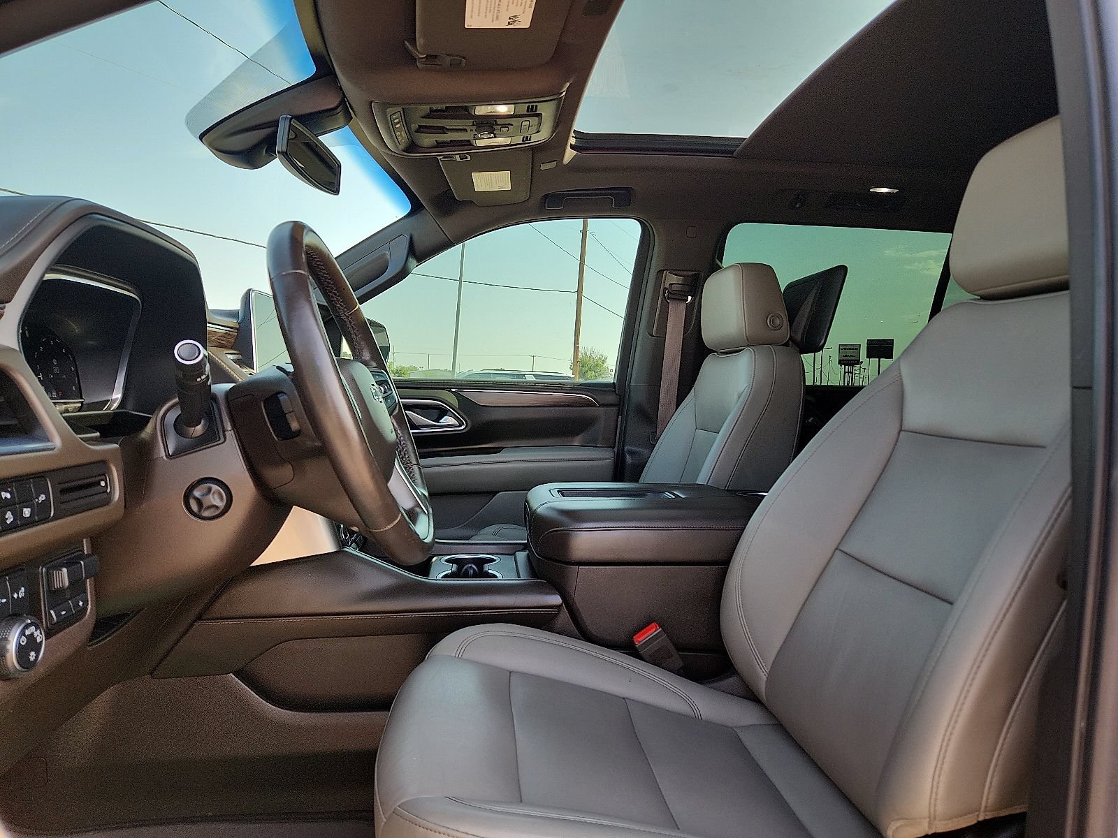 Used 2022 Chevrolet Suburban Z71 w/ Z71 Off-Road Package AWD/4WD image 12