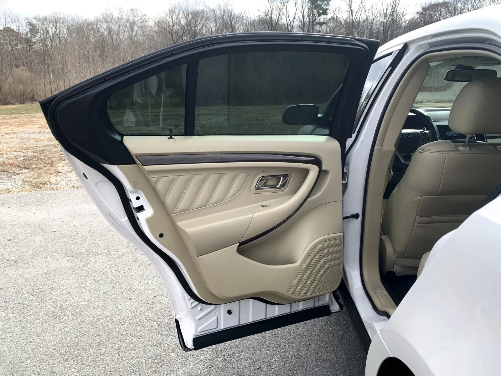 Used 2018 Ford Taurus Limited w/ Driver Assist Package image 27