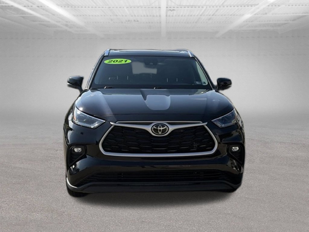 Used 2021 Toyota Highlander XLE AWD/4WD image 9