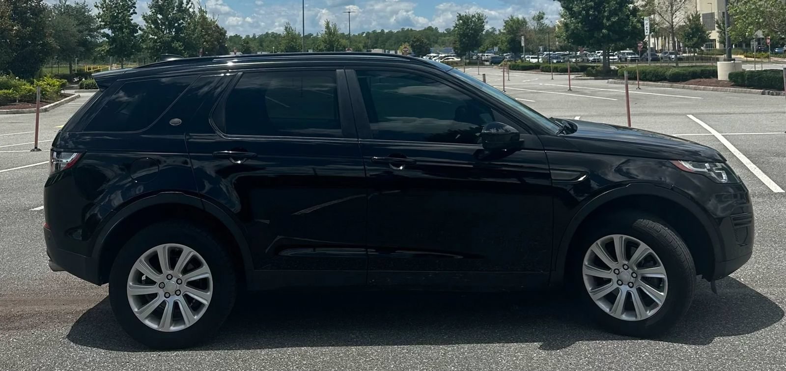Used 2018 Land Rover Discovery Sport SE AWD/4WD image 4