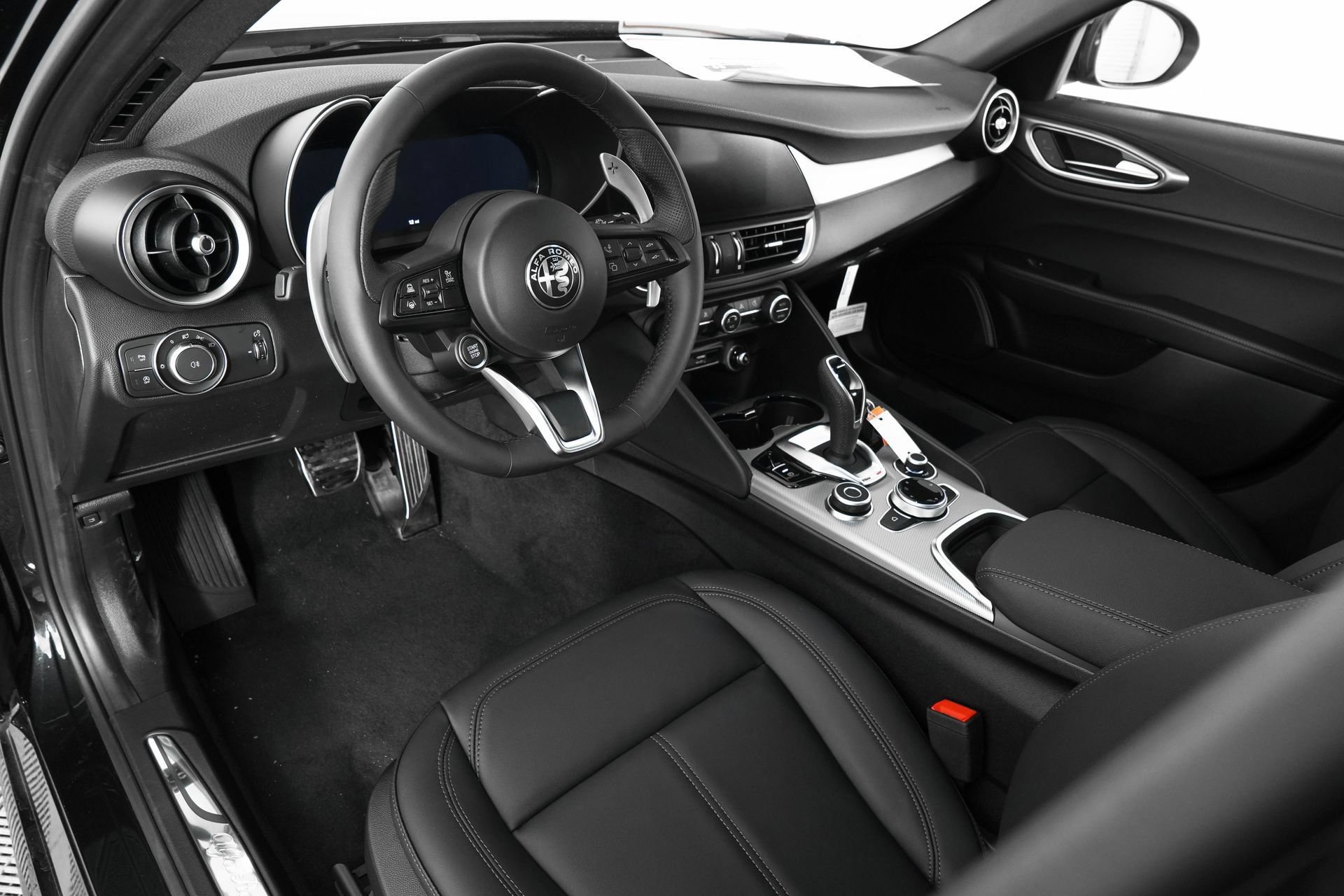 New 2025 Alfa Romeo Giulia w/ Driving Assist Package RWD image 17