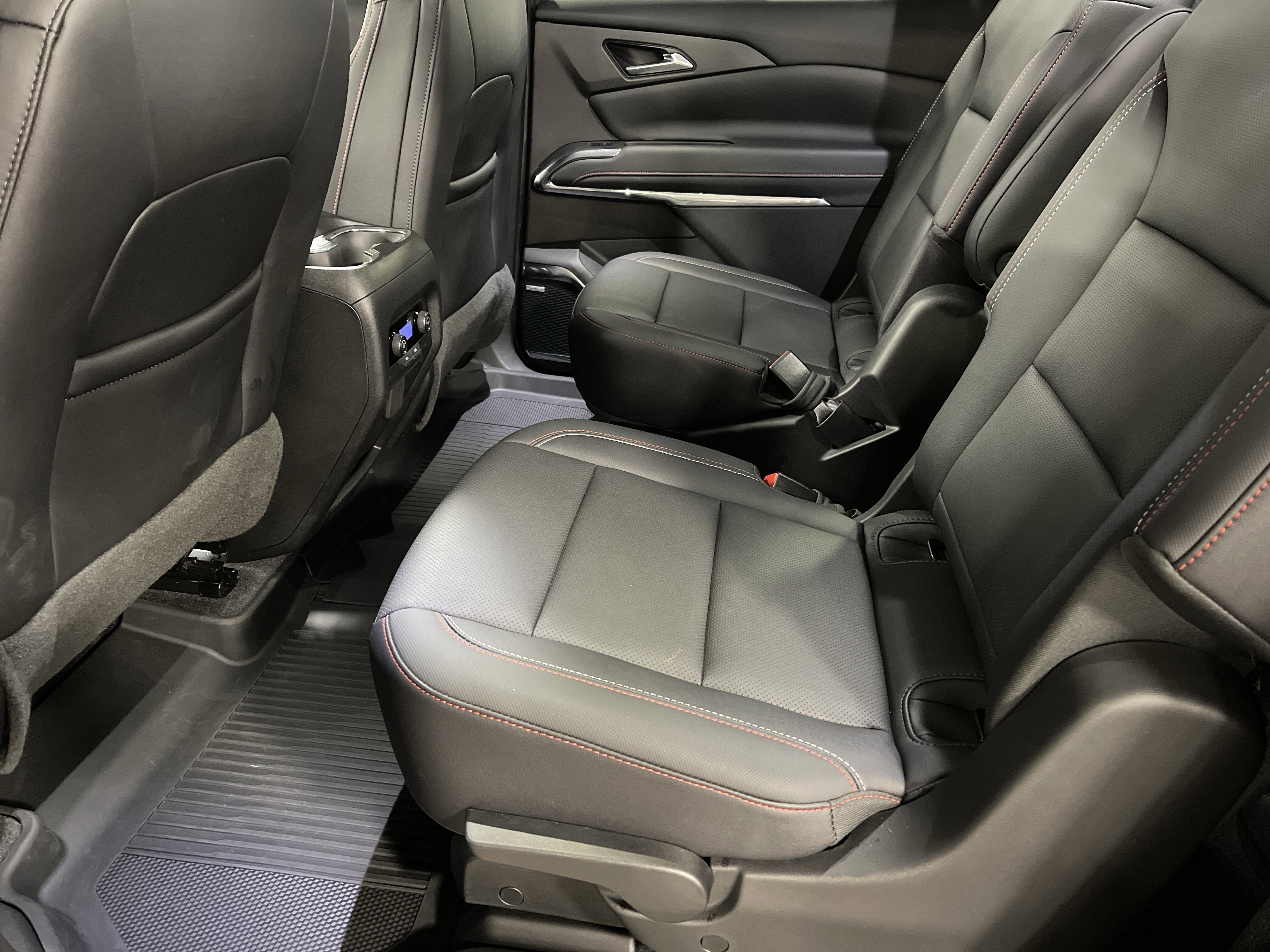 Used 2025 Chevrolet Traverse Z71 w/ Enhanced Driving Package image 12