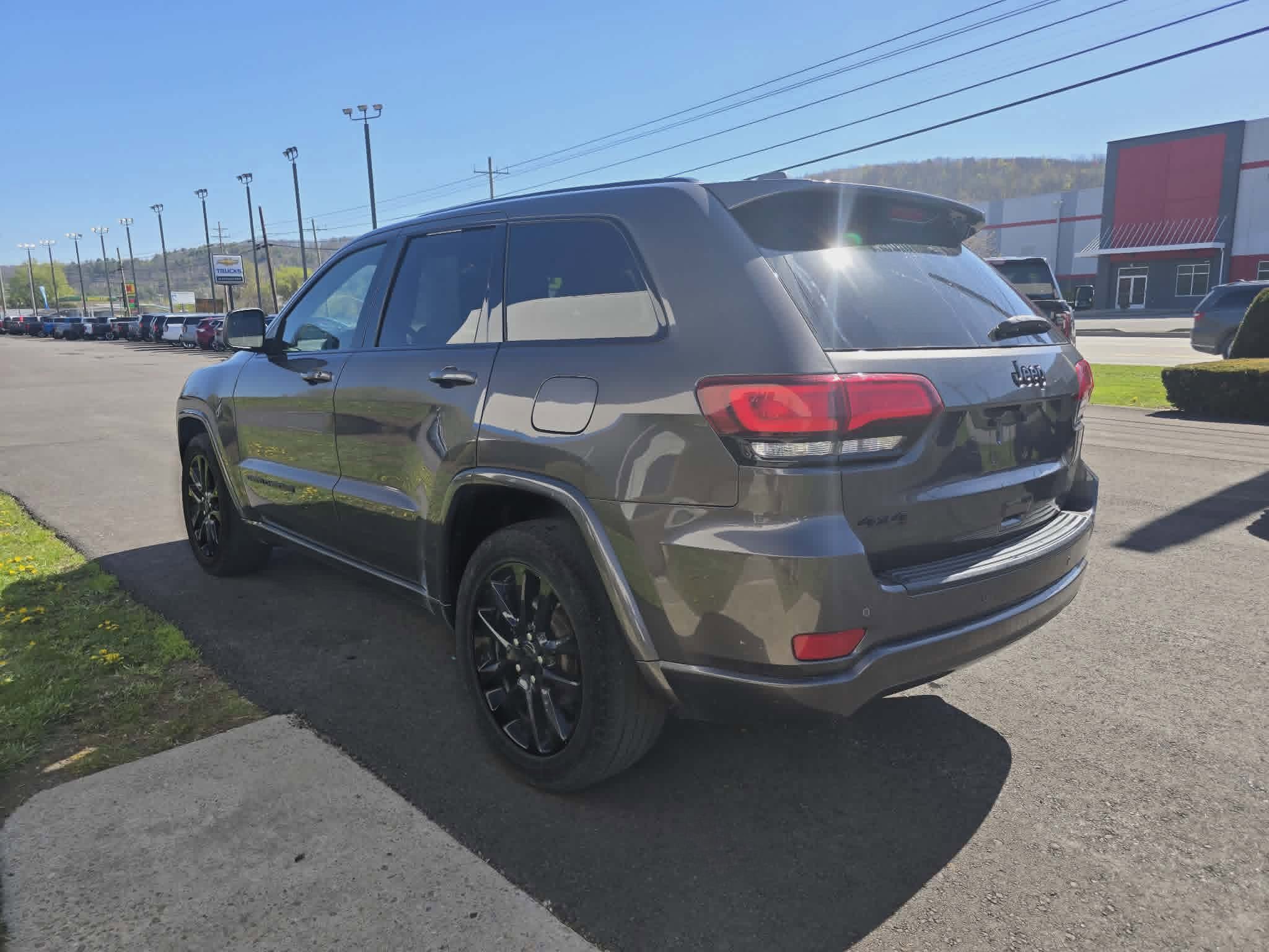 Used 2020 Jeep Grand Cherokee Altitude AWD/4WD image 6