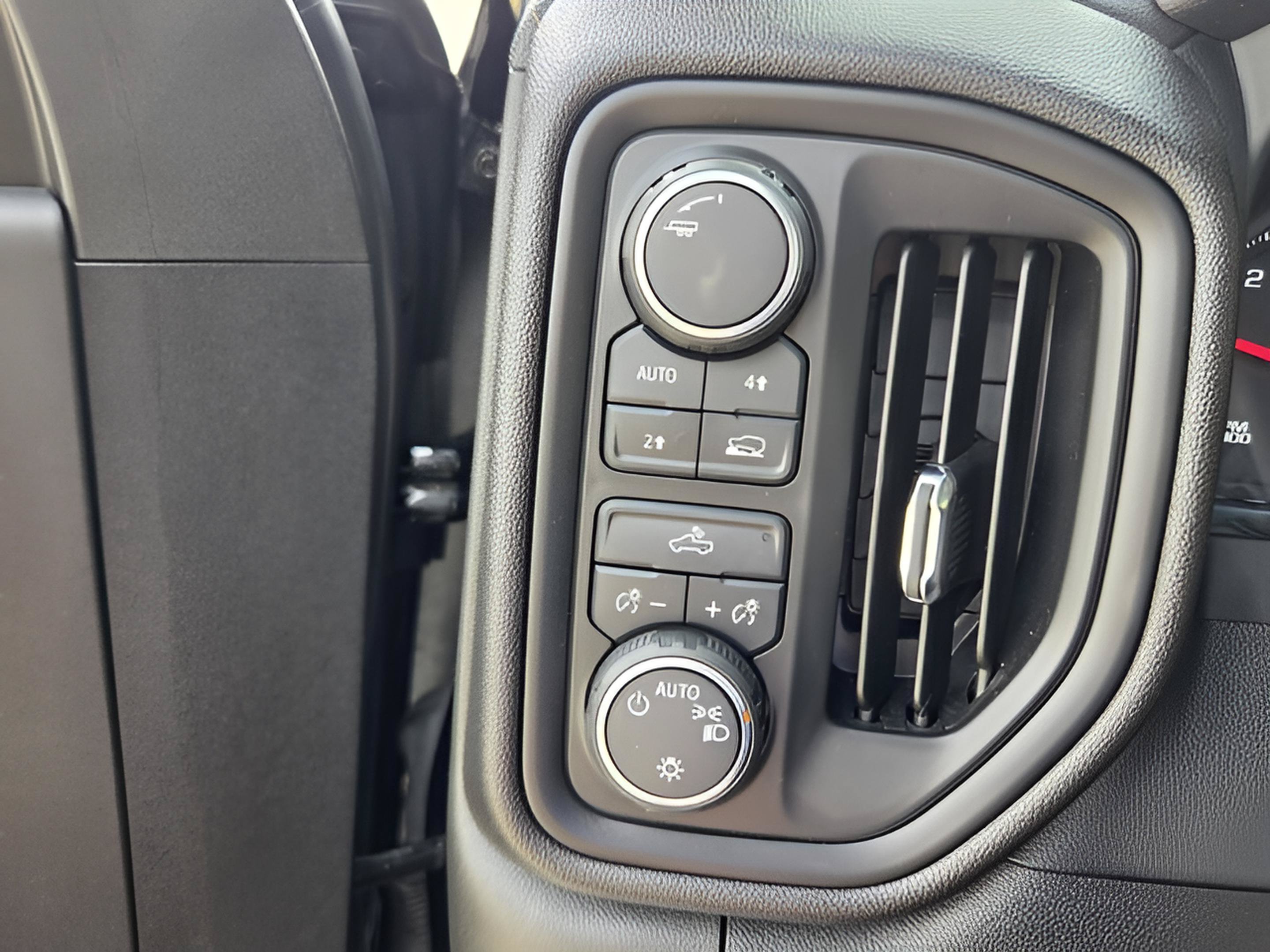 Used 2023 Chevrolet Silverado 1500 Custom AWD/4WD image 27