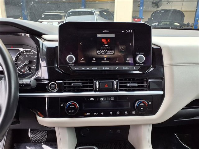 Used 2024 Nissan Pathfinder SV image 18