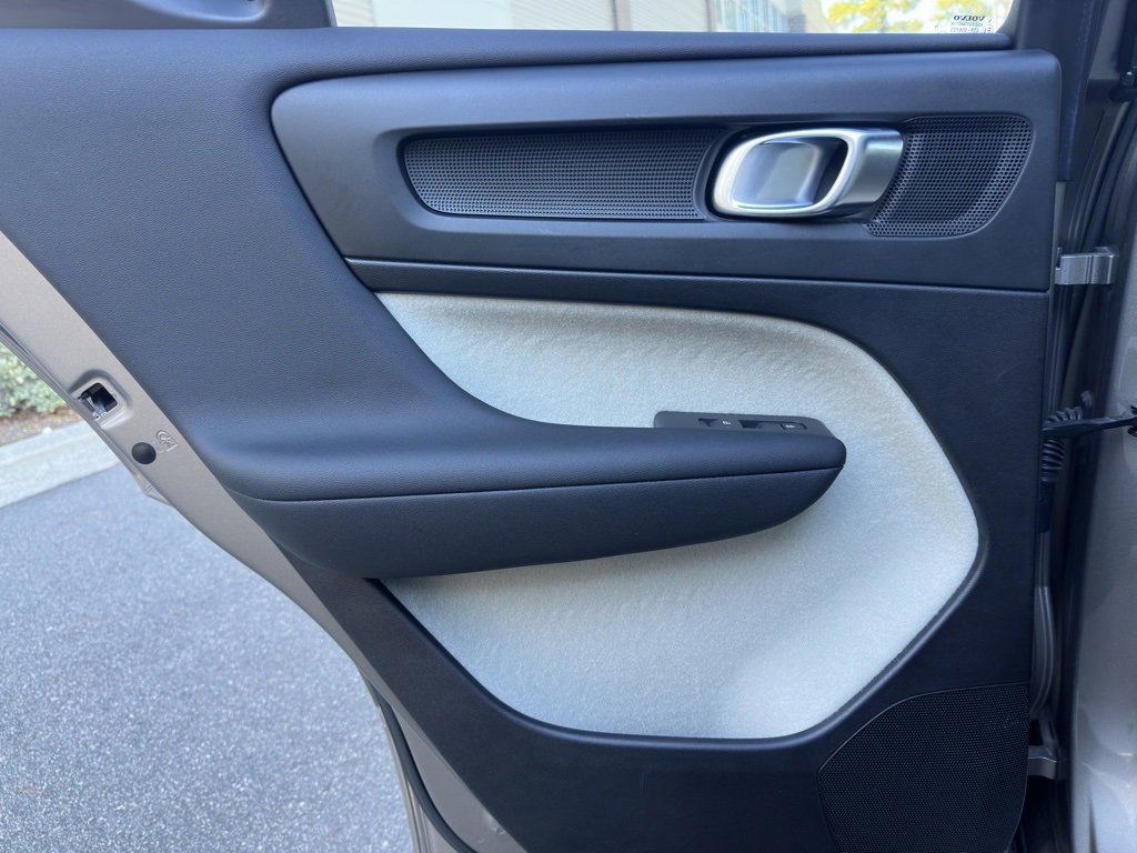 Used 2020 Volvo XC40 T4 Inscription image 18