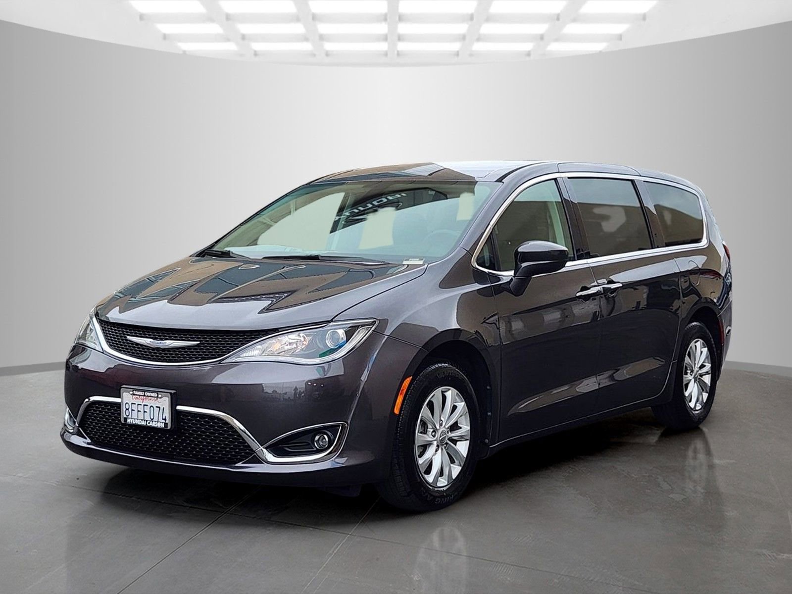 Used 2018 Chrysler Pacifica Touring Plus FWD image 3