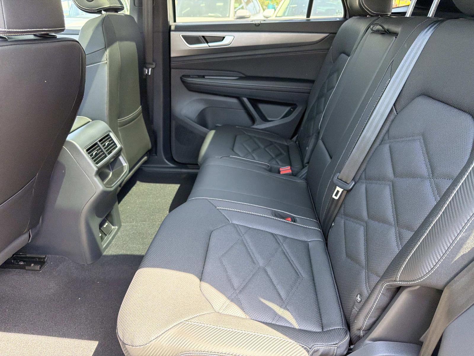 New 2026 Volkswagen Atlas Cross Sport SE FWD image 11