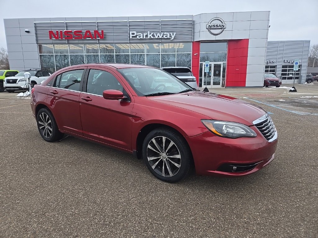 Used 2011 Chrysler 200 S image 1