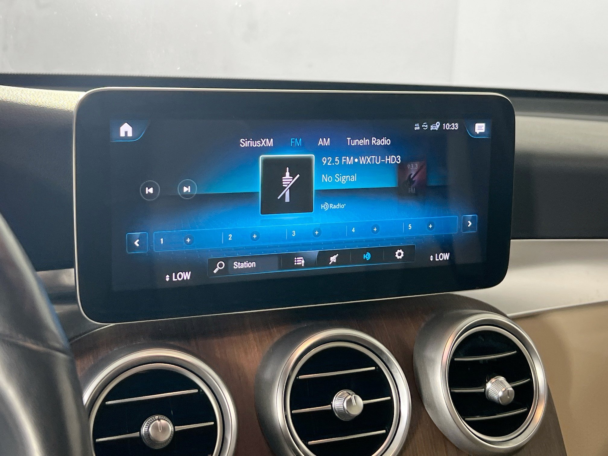 Used 2021 Mercedes-Benz GLC 300 4MATIC w/ Premium Package image 14